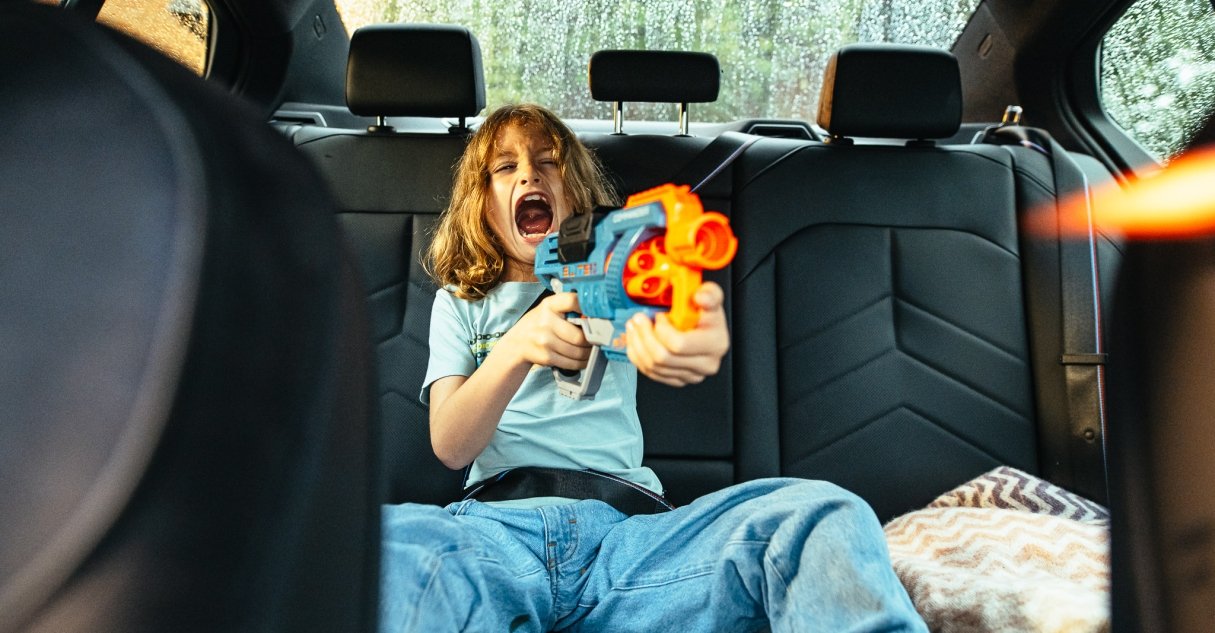 kid on car backseat